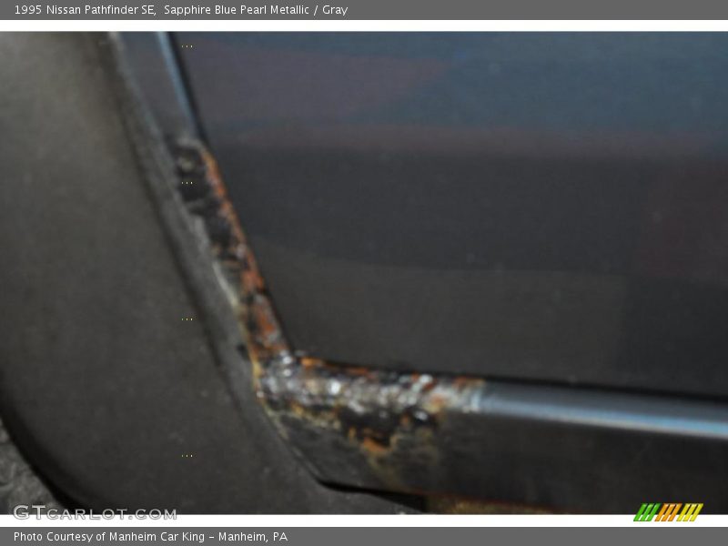 Sapphire Blue Pearl Metallic / Gray 1995 Nissan Pathfinder SE