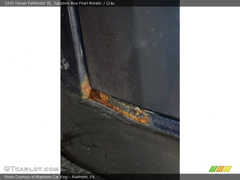 Sapphire Blue Pearl Metallic / Gray 1995 Nissan Pathfinder SE