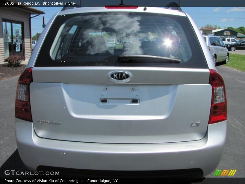 Bright Silver / Gray 2009 Kia Rondo LX