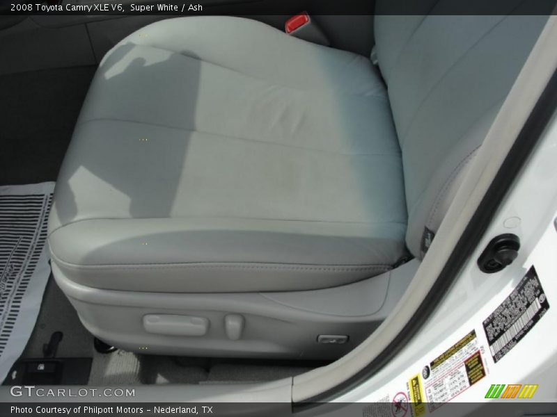 Super White / Ash 2008 Toyota Camry XLE V6