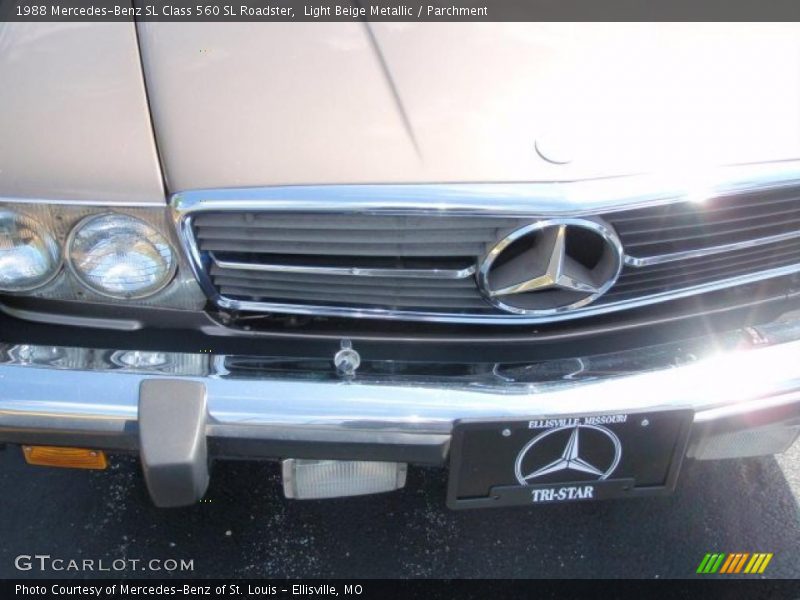 Light Beige Metallic / Parchment 1988 Mercedes-Benz SL Class 560 SL Roadster