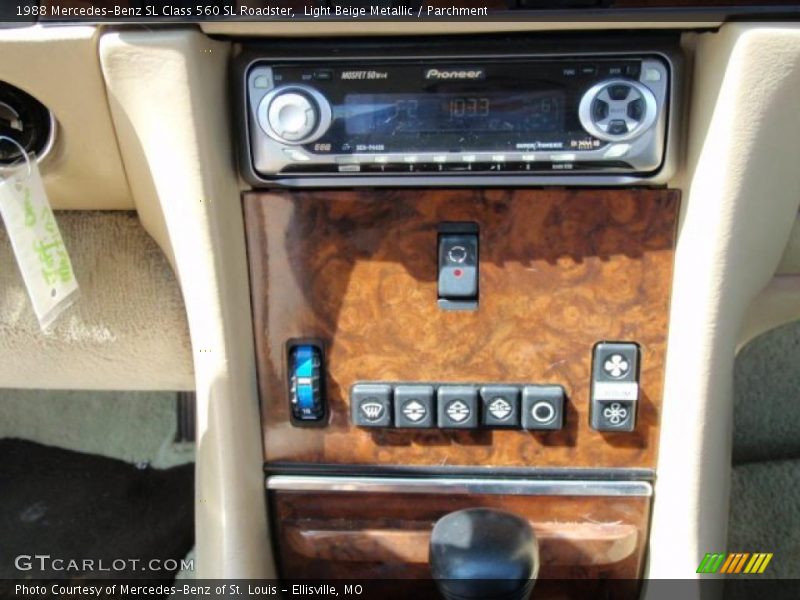 Light Beige Metallic / Parchment 1988 Mercedes-Benz SL Class 560 SL Roadster