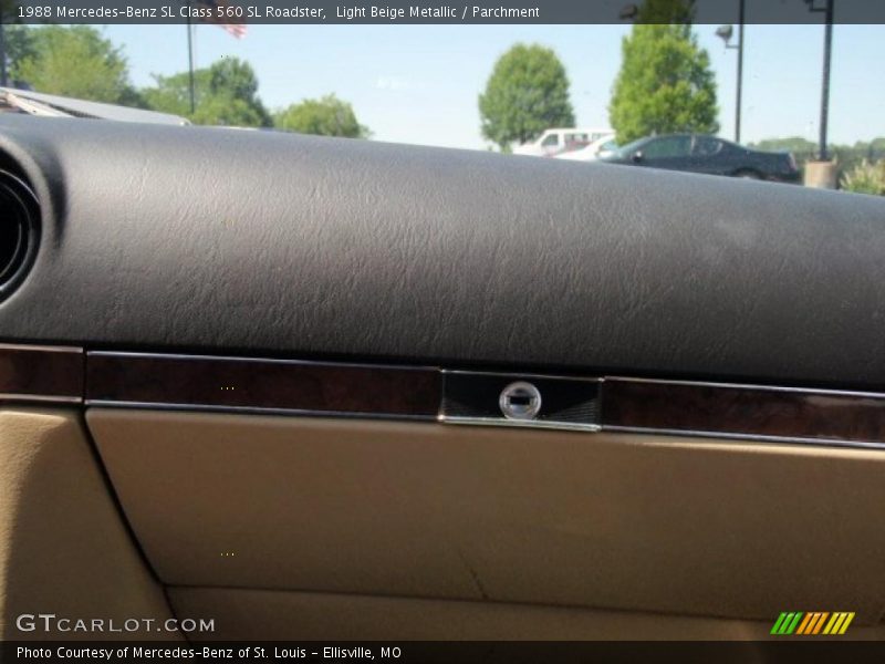 Light Beige Metallic / Parchment 1988 Mercedes-Benz SL Class 560 SL Roadster