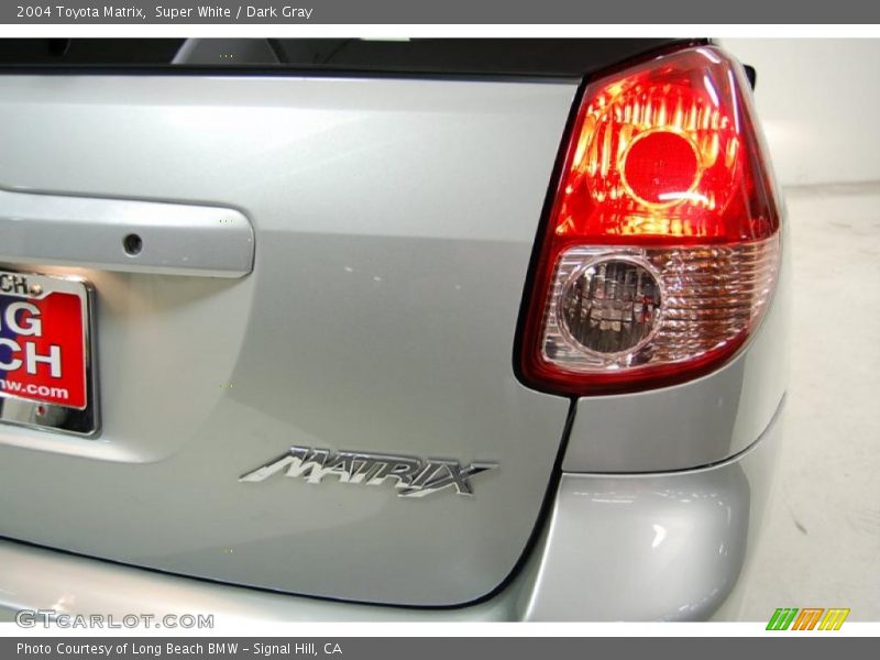 Super White / Dark Gray 2004 Toyota Matrix