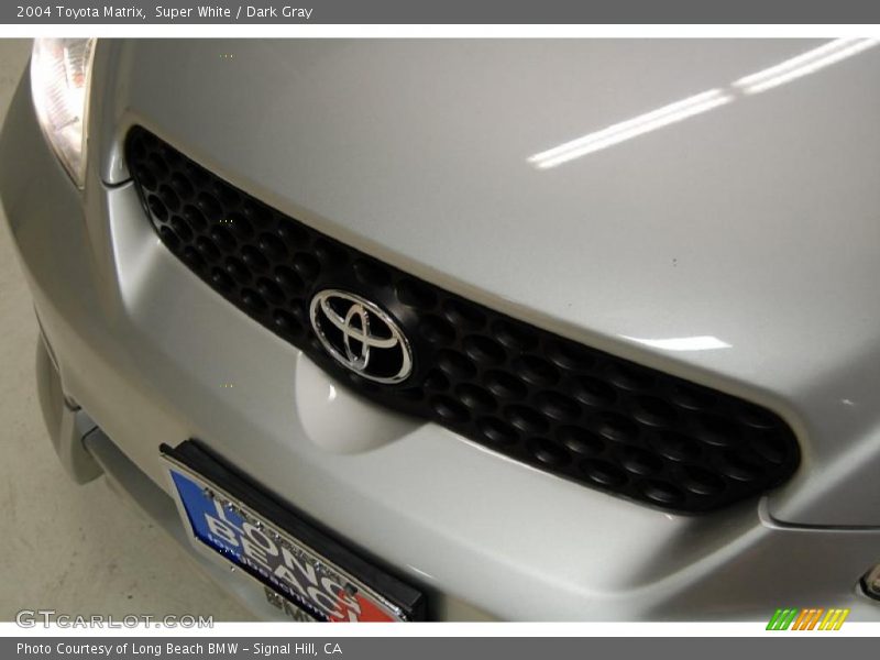 Super White / Dark Gray 2004 Toyota Matrix
