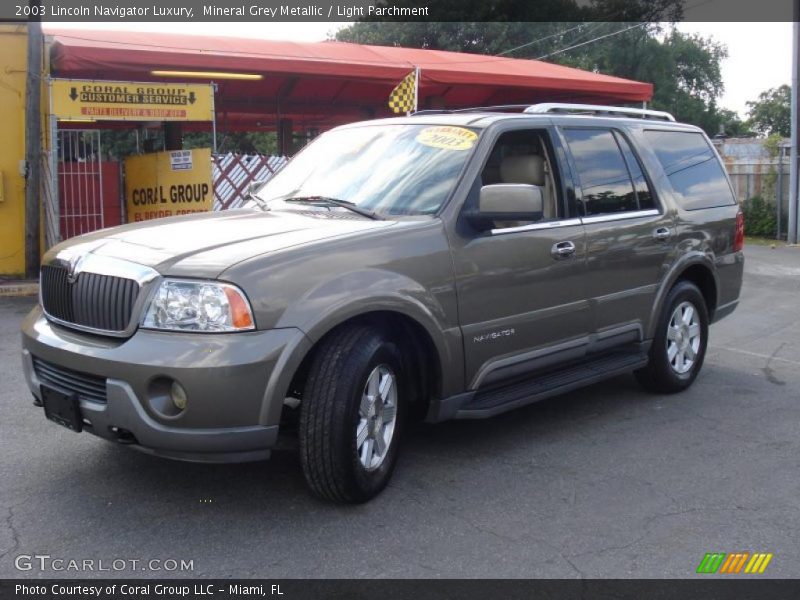 Mineral Grey Metallic / Light Parchment 2003 Lincoln Navigator Luxury