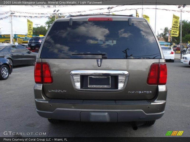 Mineral Grey Metallic / Light Parchment 2003 Lincoln Navigator Luxury