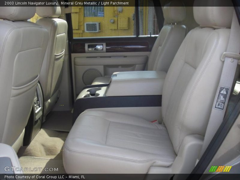 Mineral Grey Metallic / Light Parchment 2003 Lincoln Navigator Luxury