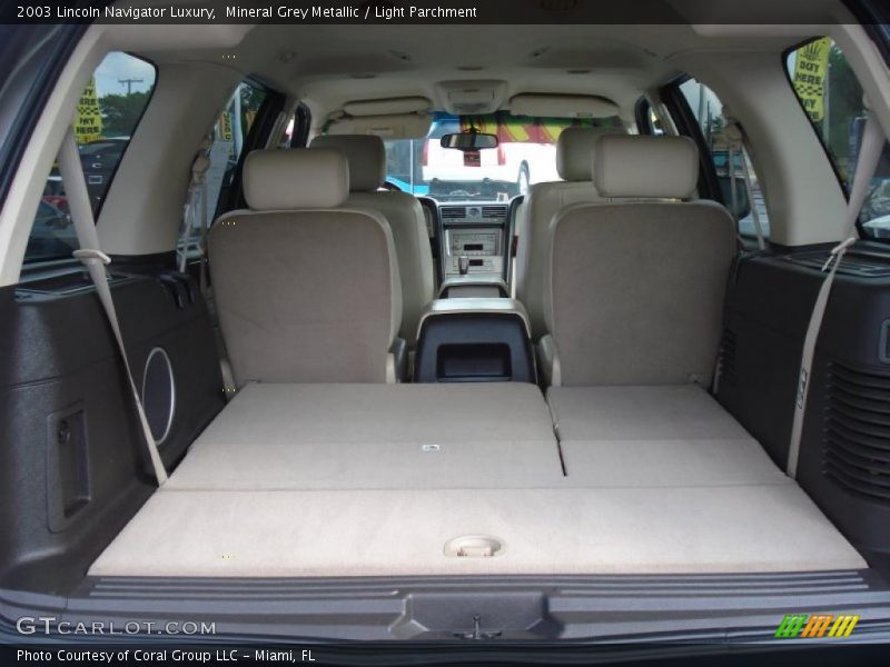 Mineral Grey Metallic / Light Parchment 2003 Lincoln Navigator Luxury