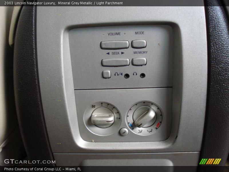 Mineral Grey Metallic / Light Parchment 2003 Lincoln Navigator Luxury