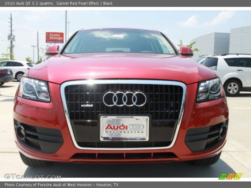 Garnet Red Pearl Effect / Black 2010 Audi Q5 3.2 quattro