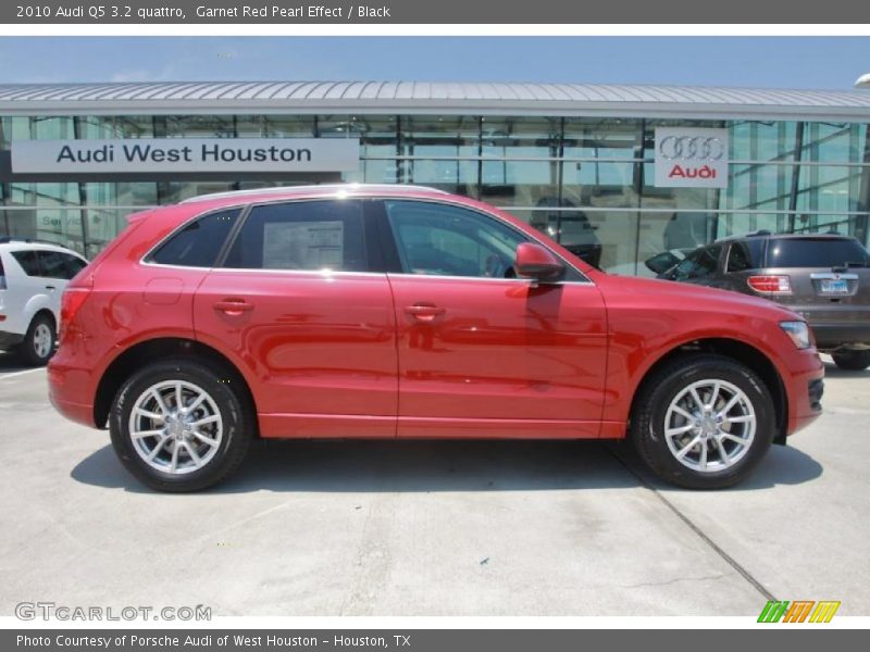 Garnet Red Pearl Effect / Black 2010 Audi Q5 3.2 quattro