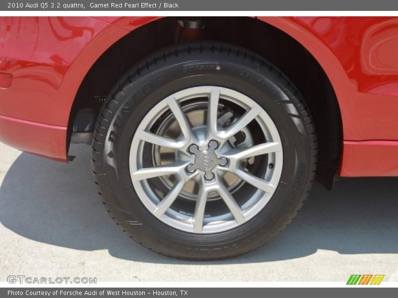 Garnet Red Pearl Effect / Black 2010 Audi Q5 3.2 quattro