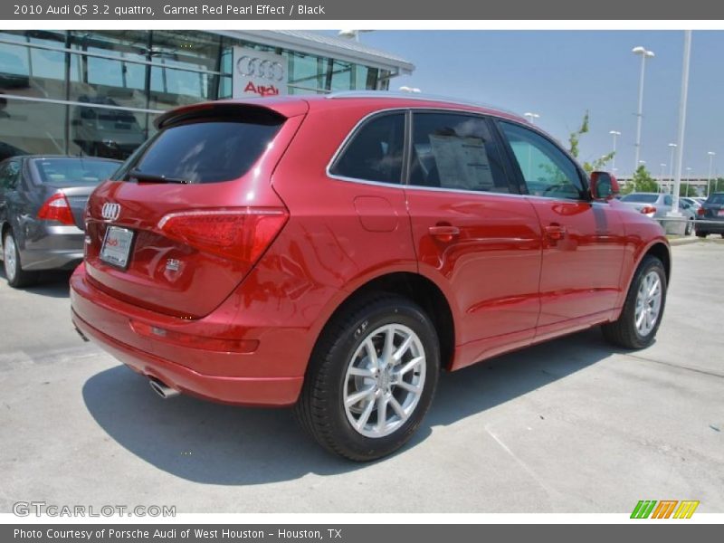 Garnet Red Pearl Effect / Black 2010 Audi Q5 3.2 quattro