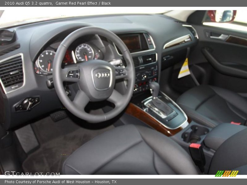 Garnet Red Pearl Effect / Black 2010 Audi Q5 3.2 quattro