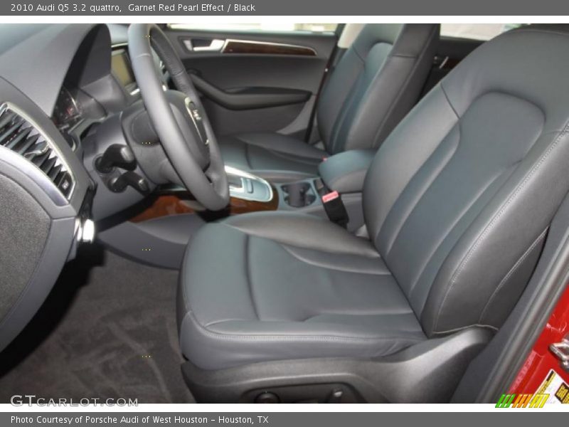 Garnet Red Pearl Effect / Black 2010 Audi Q5 3.2 quattro