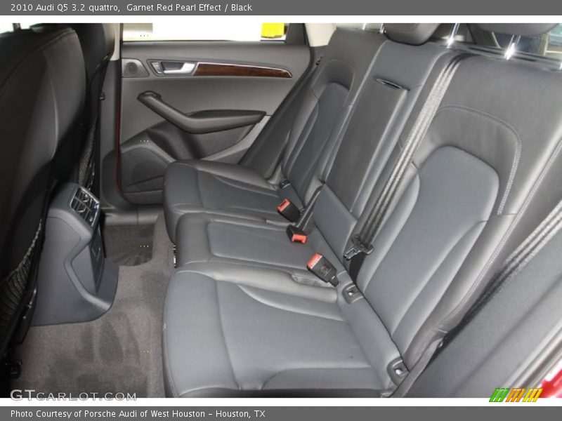 Garnet Red Pearl Effect / Black 2010 Audi Q5 3.2 quattro