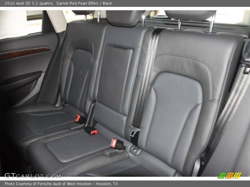 Garnet Red Pearl Effect / Black 2010 Audi Q5 3.2 quattro