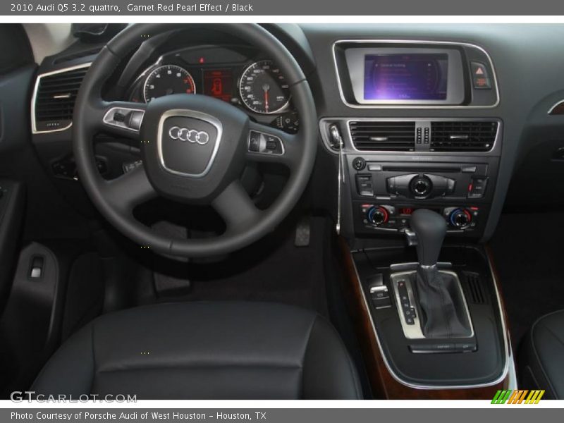 Garnet Red Pearl Effect / Black 2010 Audi Q5 3.2 quattro