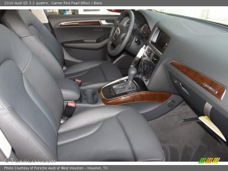 Garnet Red Pearl Effect / Black 2010 Audi Q5 3.2 quattro