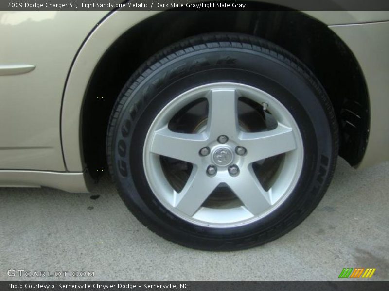 Light Sandstone Metallic / Dark Slate Gray/Light Slate Gray 2009 Dodge Charger SE