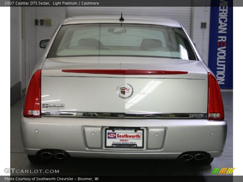 Light Platinum / Cashmere 2007 Cadillac DTS Sedan