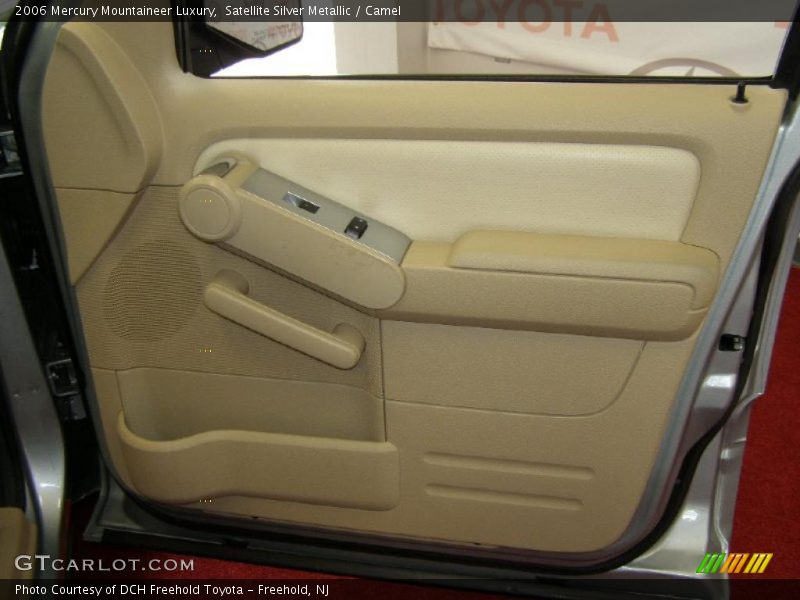 Satellite Silver Metallic / Camel 2006 Mercury Mountaineer Luxury