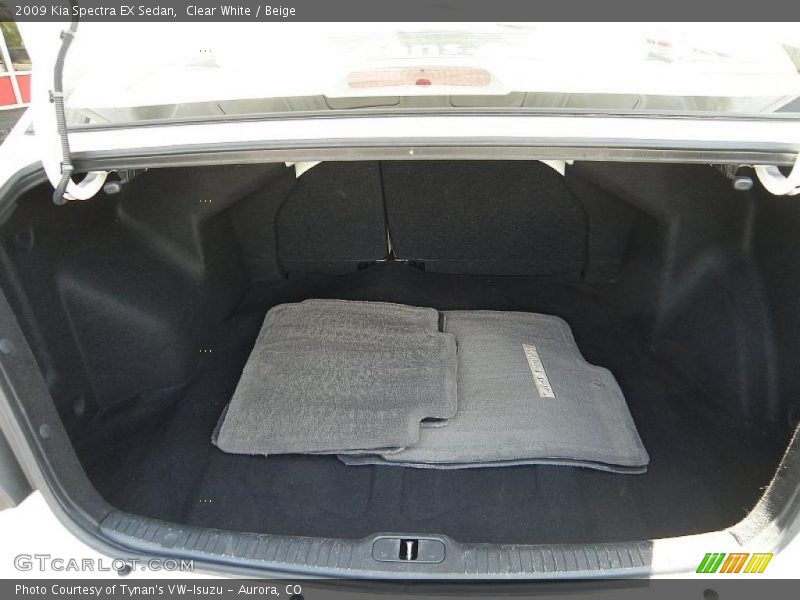 Clear White / Beige 2009 Kia Spectra EX Sedan