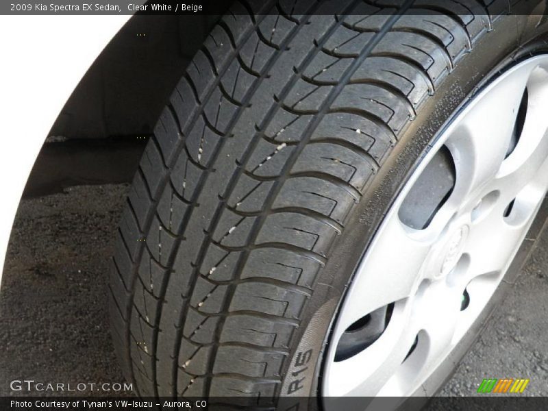 Clear White / Beige 2009 Kia Spectra EX Sedan