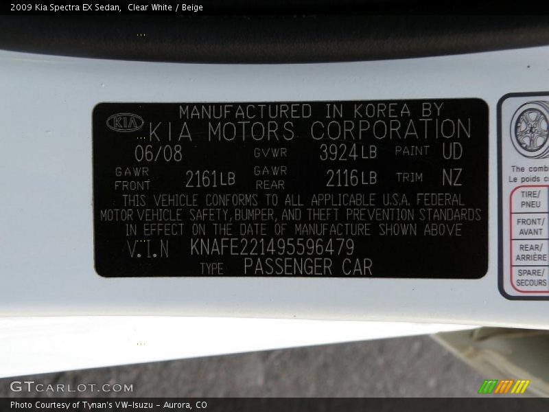 Clear White / Beige 2009 Kia Spectra EX Sedan