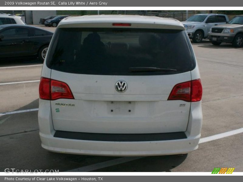 Calla Lilly White / Aero Grey 2009 Volkswagen Routan SE
