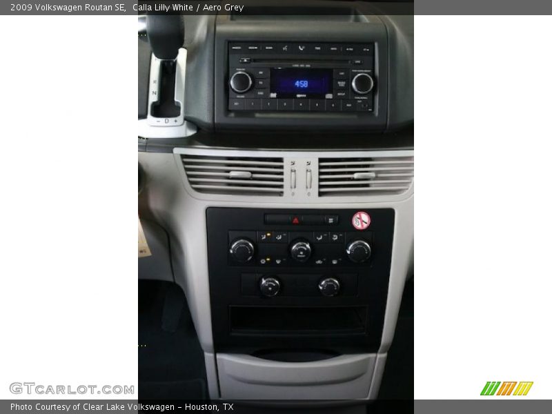 Calla Lilly White / Aero Grey 2009 Volkswagen Routan SE