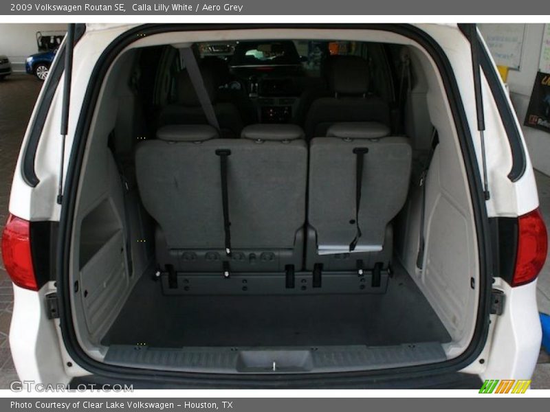 Calla Lilly White / Aero Grey 2009 Volkswagen Routan SE