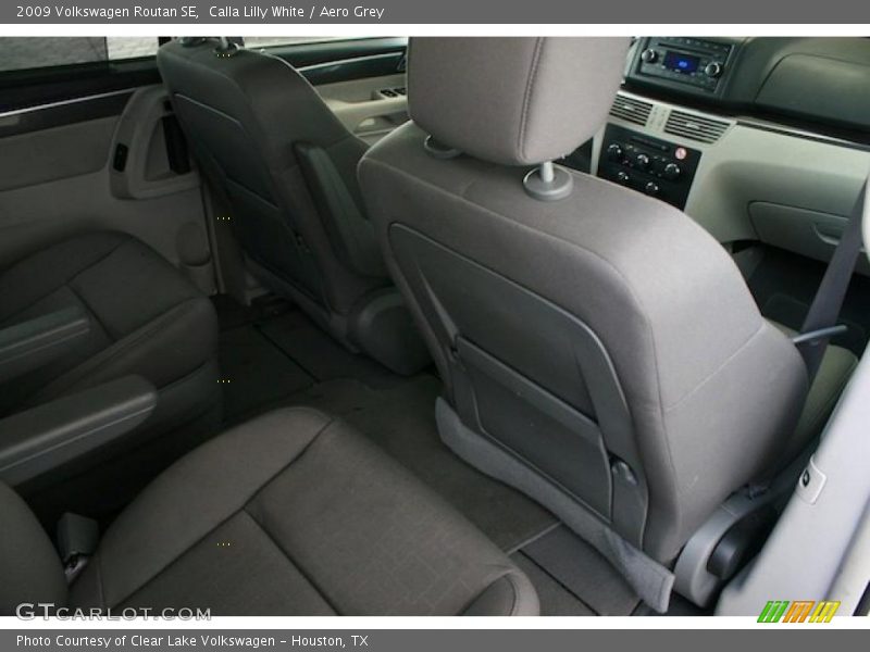 Calla Lilly White / Aero Grey 2009 Volkswagen Routan SE