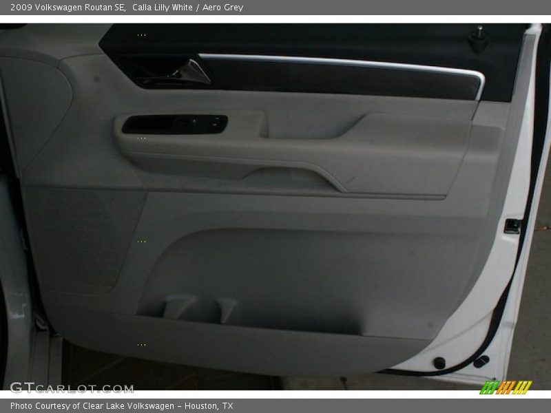 Calla Lilly White / Aero Grey 2009 Volkswagen Routan SE