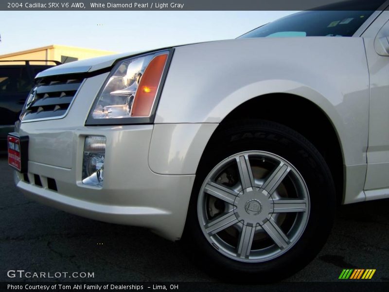 White Diamond Pearl / Light Gray 2004 Cadillac SRX V6 AWD