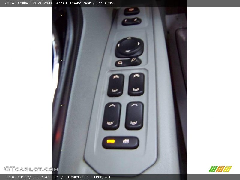 White Diamond Pearl / Light Gray 2004 Cadillac SRX V6 AWD