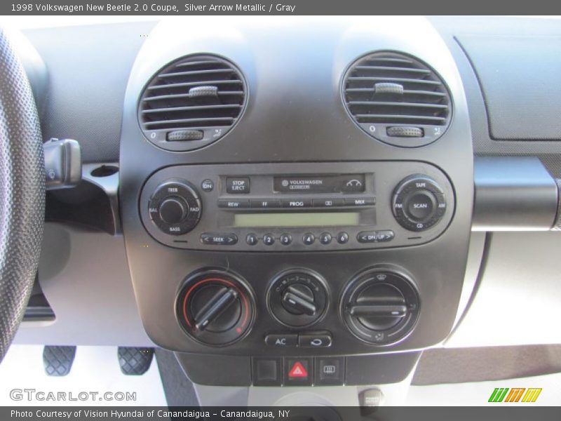 Silver Arrow Metallic / Gray 1998 Volkswagen New Beetle 2.0 Coupe