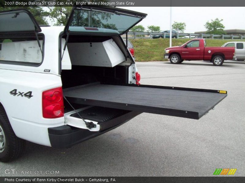 Bright White / Medium Slate Gray 2007 Dodge Dakota ST Club Cab 4x4