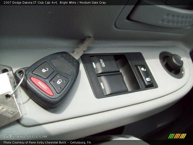 Bright White / Medium Slate Gray 2007 Dodge Dakota ST Club Cab 4x4