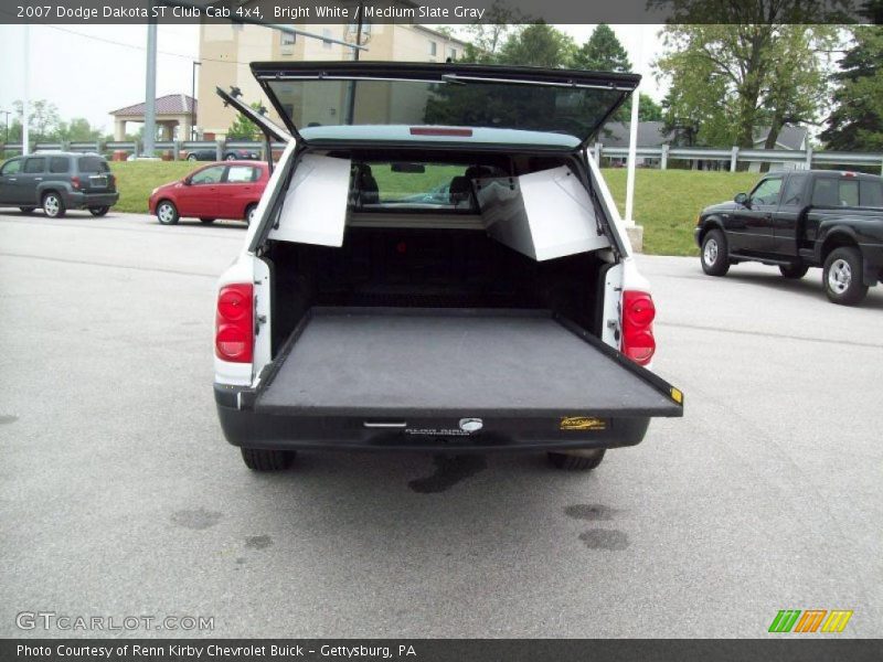 Bright White / Medium Slate Gray 2007 Dodge Dakota ST Club Cab 4x4