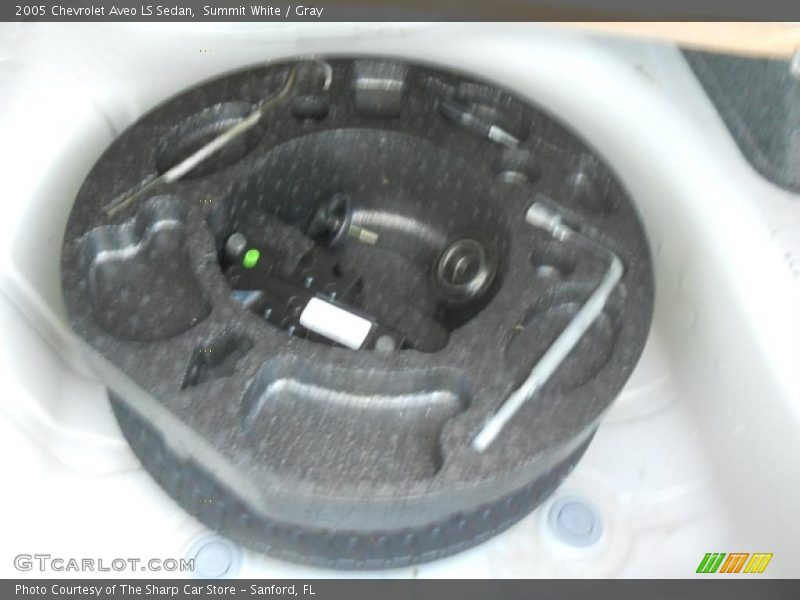 Summit White / Gray 2005 Chevrolet Aveo LS Sedan