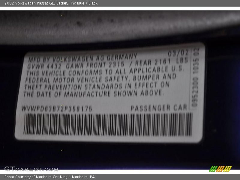 Ink Blue / Black 2002 Volkswagen Passat GLS Sedan