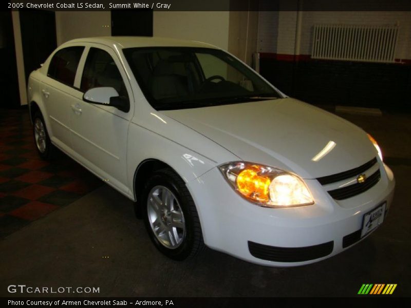 Summit White / Gray 2005 Chevrolet Cobalt LS Sedan