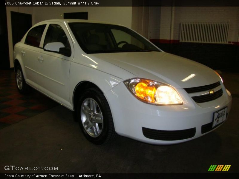 Summit White / Gray 2005 Chevrolet Cobalt LS Sedan