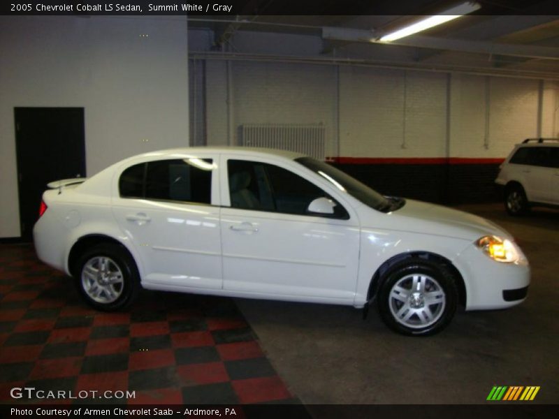 Summit White / Gray 2005 Chevrolet Cobalt LS Sedan