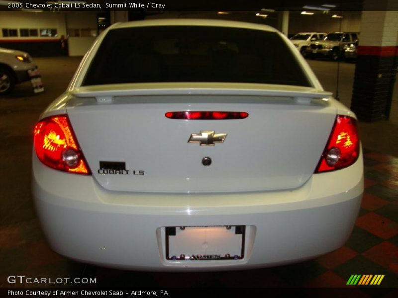 Summit White / Gray 2005 Chevrolet Cobalt LS Sedan