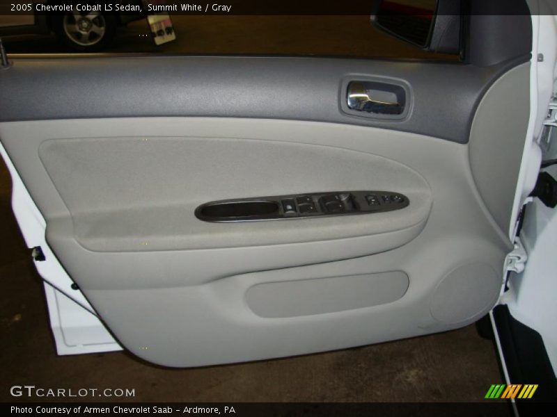 Summit White / Gray 2005 Chevrolet Cobalt LS Sedan