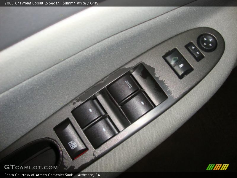 Summit White / Gray 2005 Chevrolet Cobalt LS Sedan