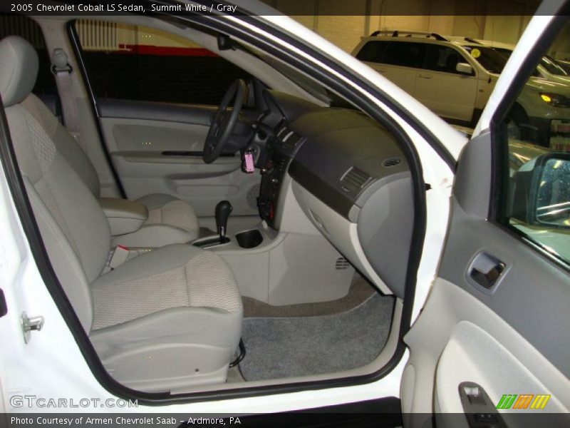Summit White / Gray 2005 Chevrolet Cobalt LS Sedan